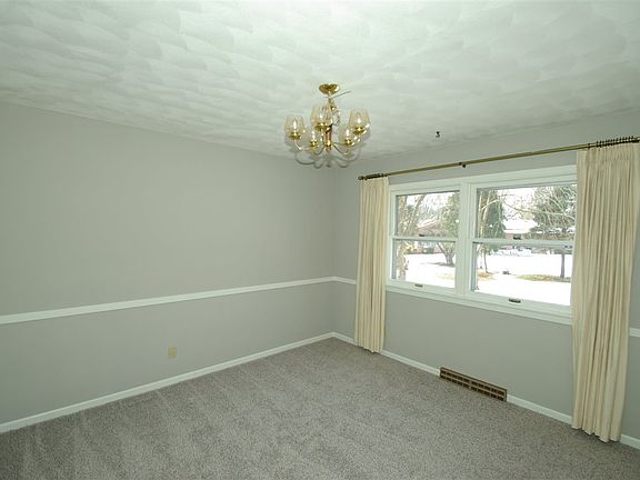 4th image of 1430 Monticello Ln