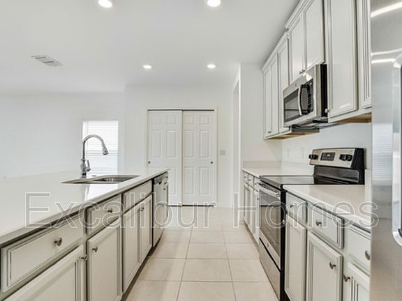 4th image of 610 Campo Ln