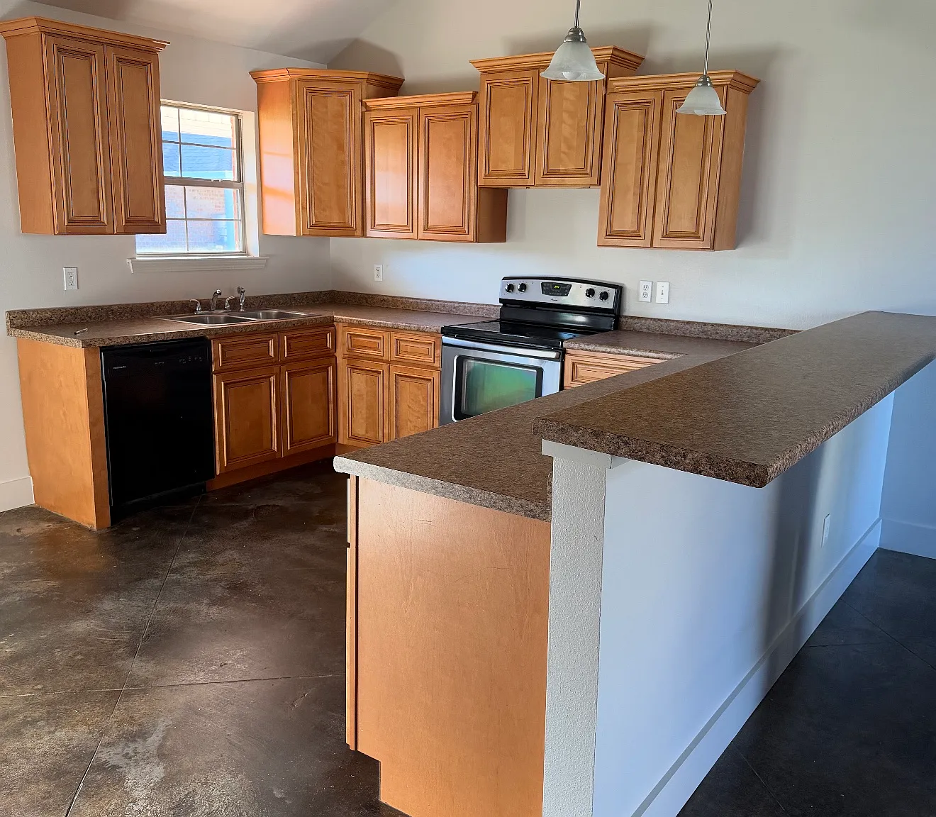 3 bed, 1300 sqft, $1,300 — Photo 2