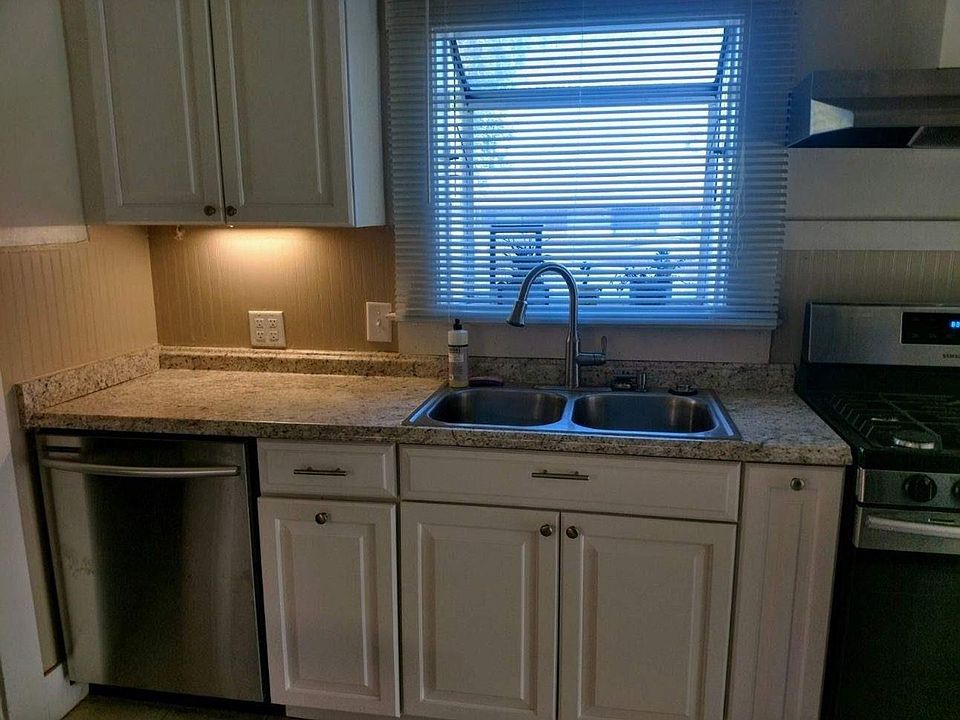 1st image of 851 W Cambridge Ave