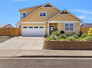 1029 Arana Dr, Phoenix, OR 97535