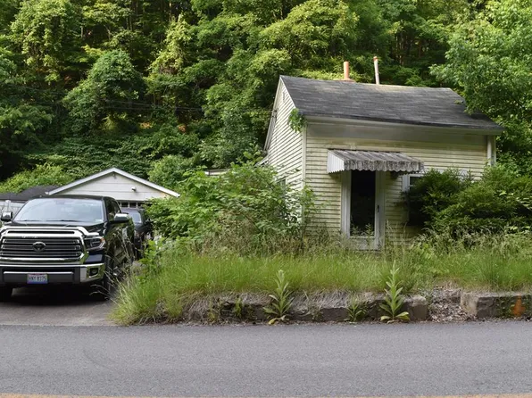 2040 Boggs Run Rd, Benwood, WV 26031