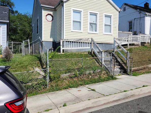 913 47th Pl NE, Washington, DC 20019