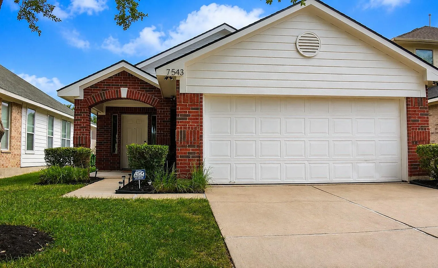3 bed, 2.0 bath, 1560 sqft, $1,950 — Photo 2