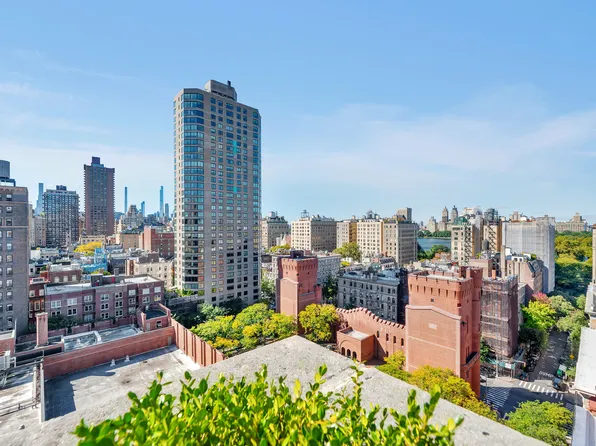 1220 Park Avenue 13D image 2 of 16