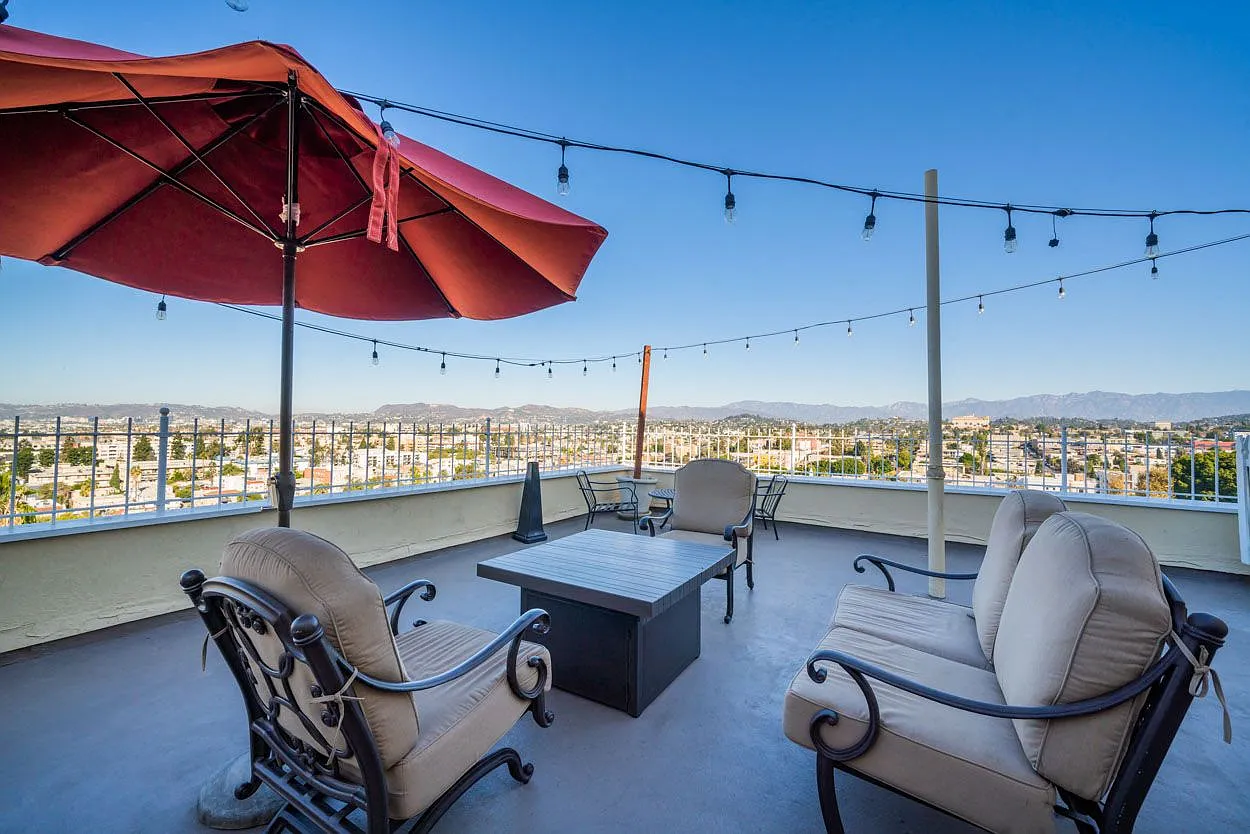 Chateau Nob Hill Apartments — Photo 3