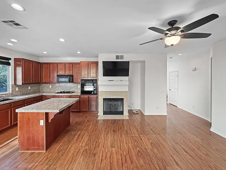 748 Kirkwall Dr — Photo 7