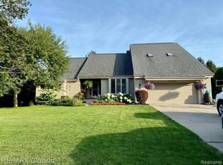 30953 Huntsman Dr E, Farmington Hills, MI 48331