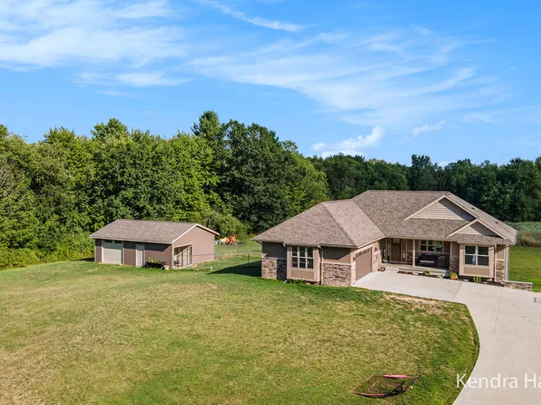 2590 Recluse Dr, Cedar Springs, MI 49319