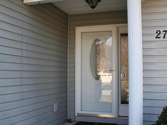 3rd image of 27 Brooks Ln
