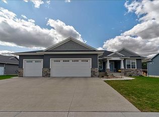 1225 Evelyn Dr, Ely, IA 52227