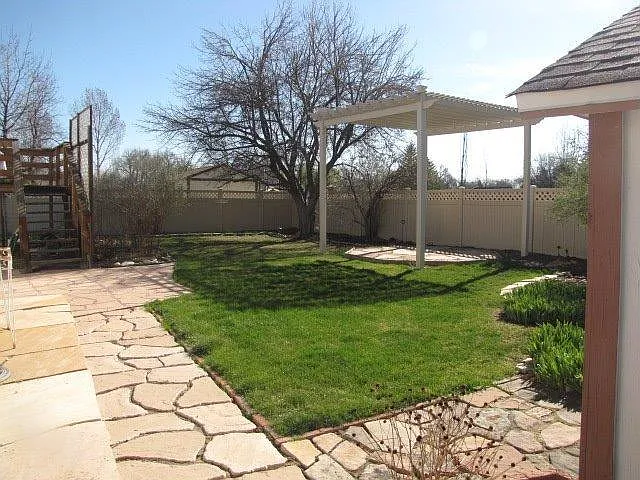 3236 Camelot Dr — Photo 3