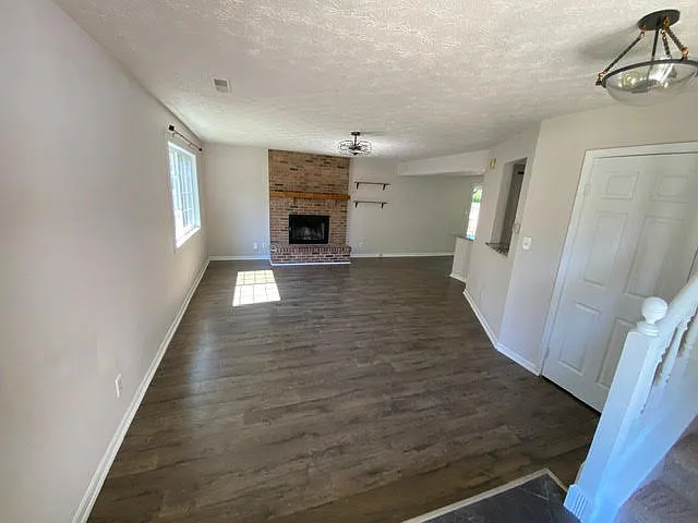 Building Photo - 645 Southridge Ct