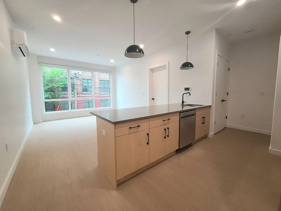 75 Webster St #22F