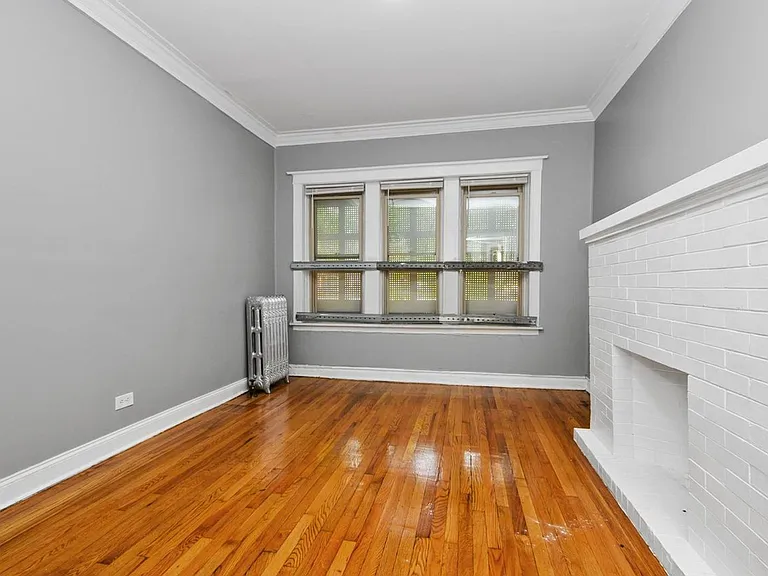 7556-58 S. Calumet Ave. / 320-28 E 76th St. — Photo 31