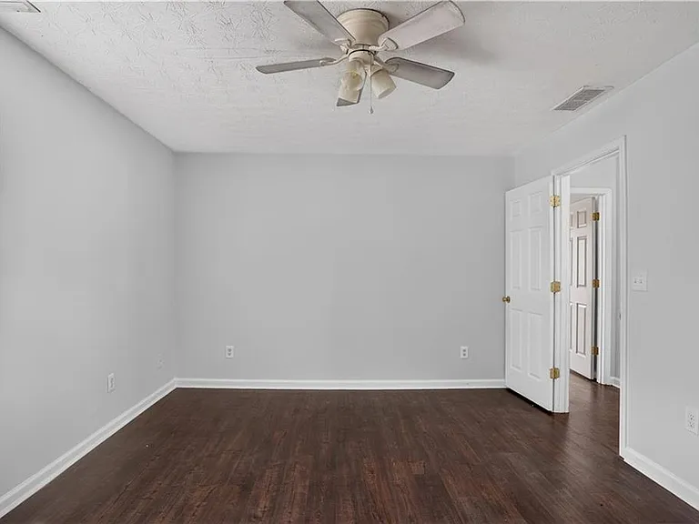 325 Shadowbrooke Cir — Photo 16