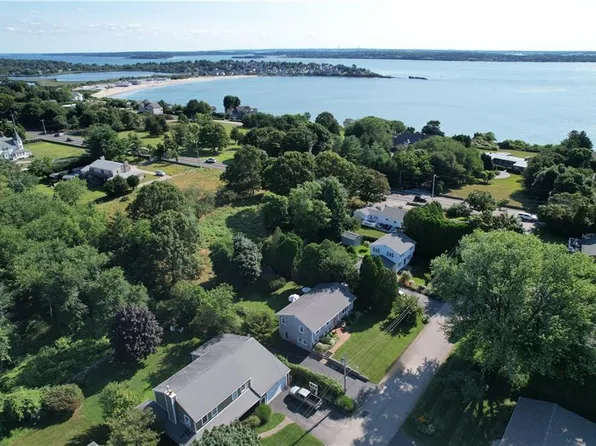11 N Hillview Dr, Narragansett, RI 02882