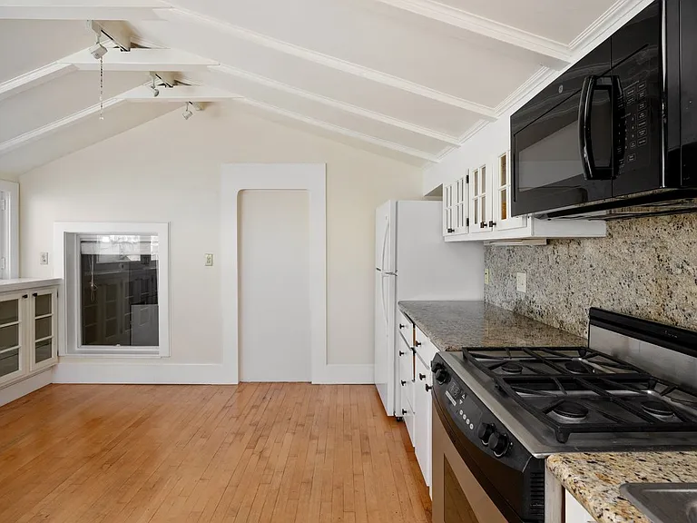 1264 Sacramento St — Photo 32