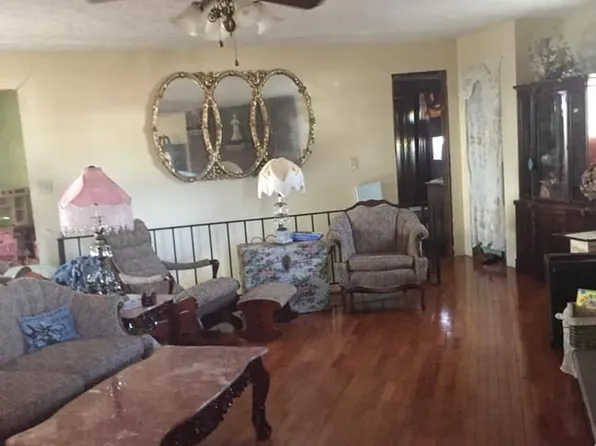 2513 W Woods Ct, Ashland, KY 41102