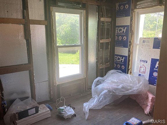 3rd image of 3914 N Hanley Rd