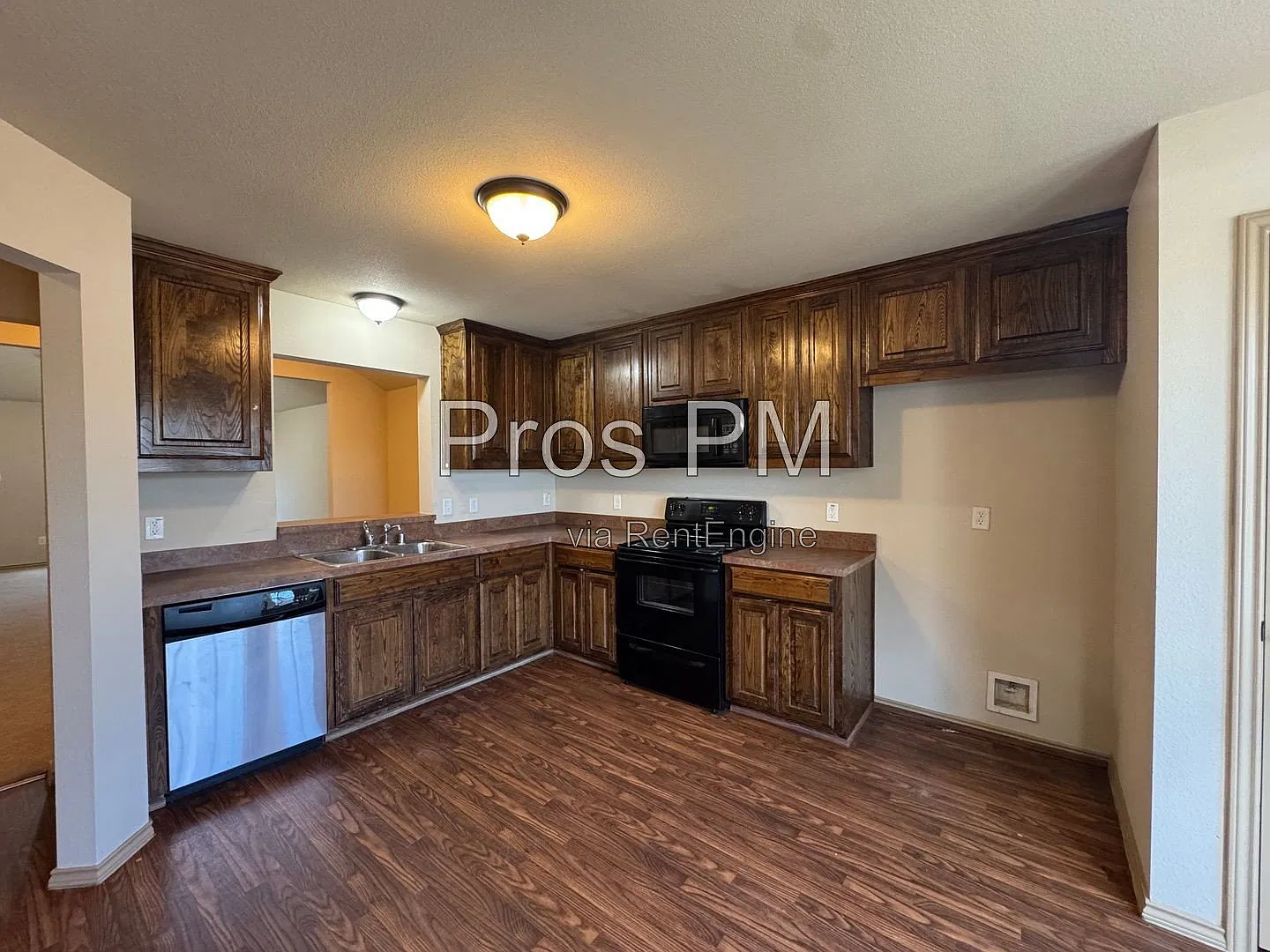3 bed, 2.0 bath, 1442 sqft, $1,899 — Photo 2