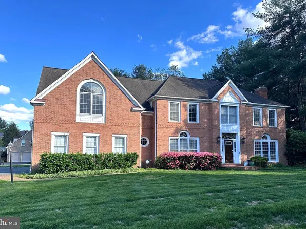 915 Winstead St, Great Falls, VA 22066
