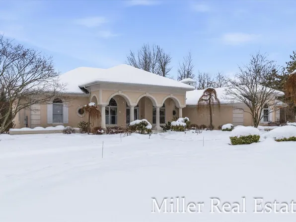 660 Indian Hills Dr, Hastings, MI 49058