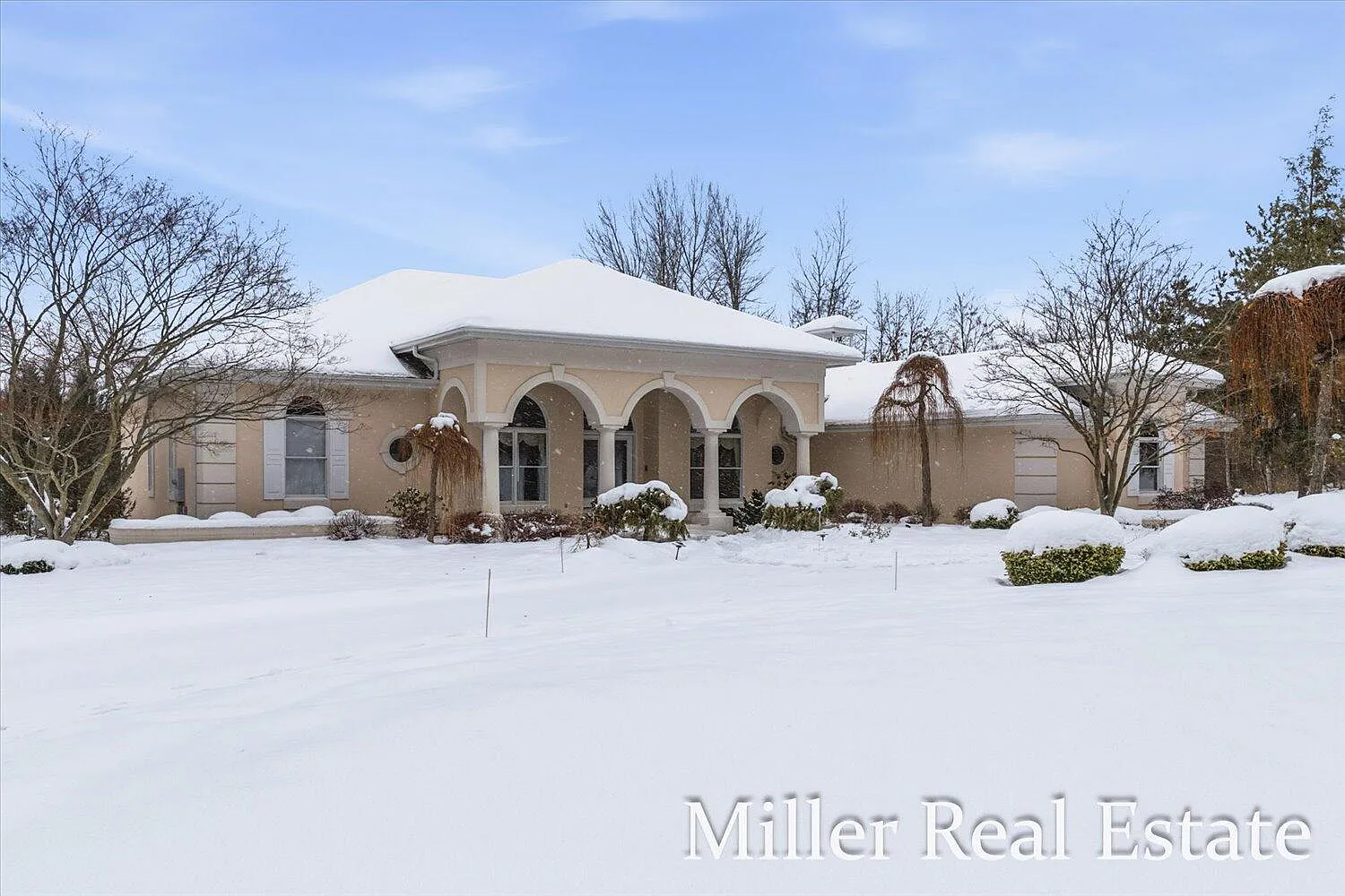 660 Indian Hills Dr photo 1