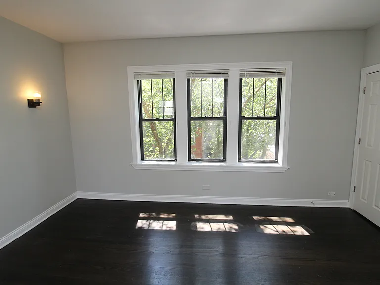 1542 W Waveland Ave #1 — Photo 3