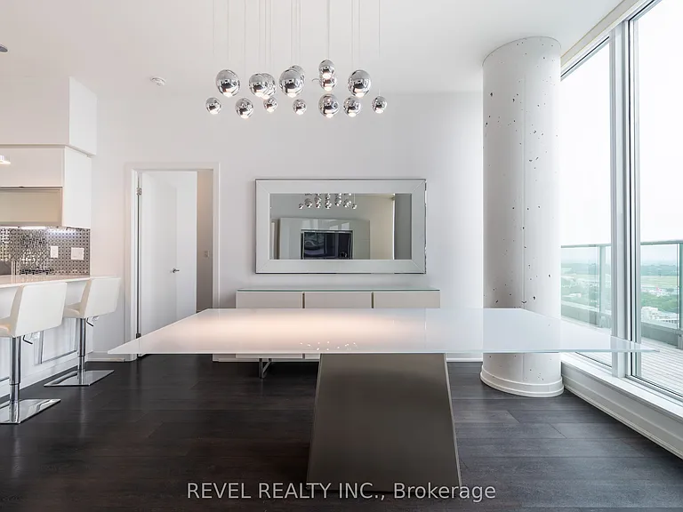 150 E Liberty St #Penthouse 3 — Photo 8