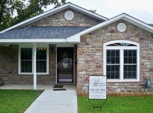 112 E 1st Ave, Caney, KS 67333