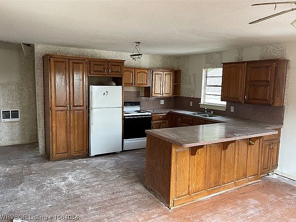 2nd image of 1707 Alma Blvd