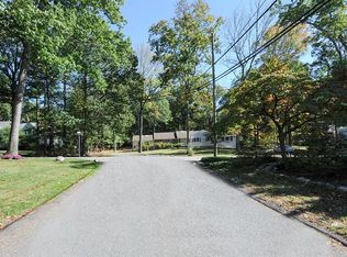 32 Deerfield Ln, Upper Saddle River, NJ 07458