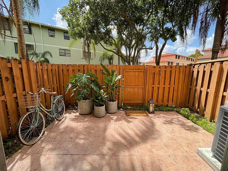 9890 Hammocks Blvd — Photo 15