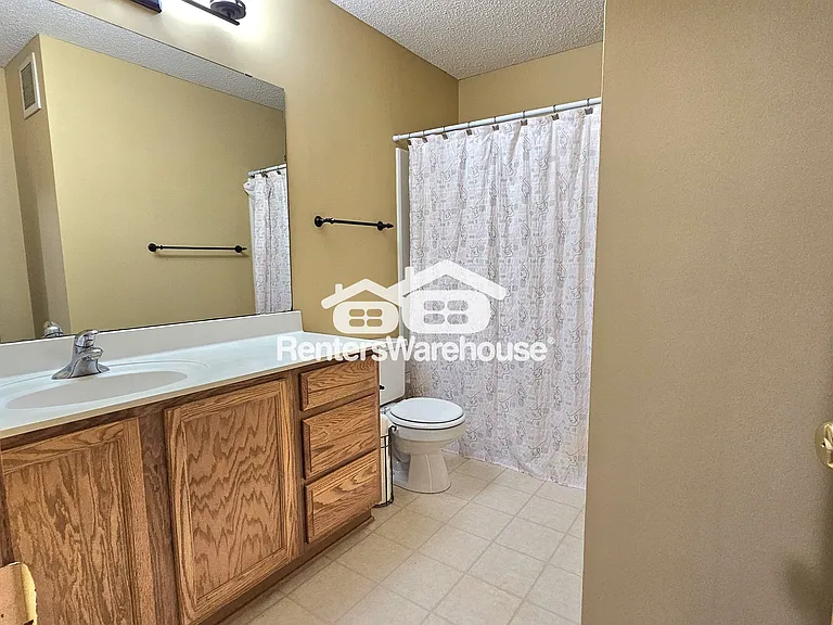 7648 Century Blvd — Photo 11