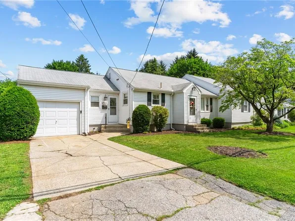 122 Cannon St, Cranston, RI 02920