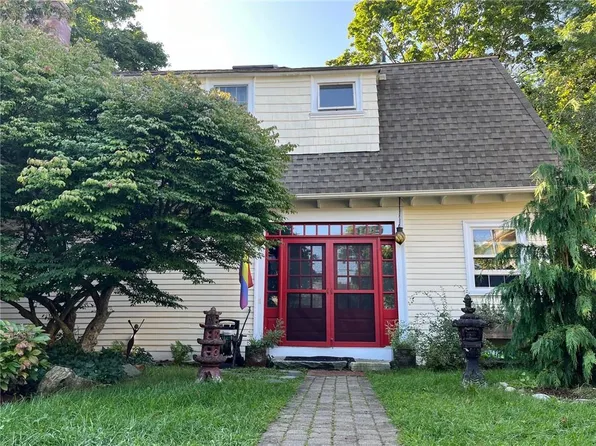 22 Marion Ave S, Cranston, RI 02905