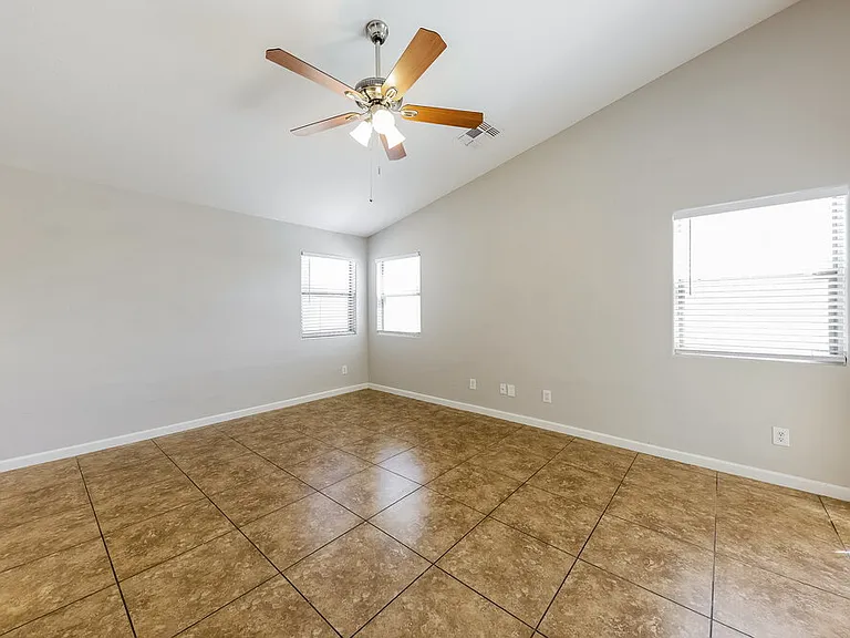 8133 W Hess Ave — Photo 7