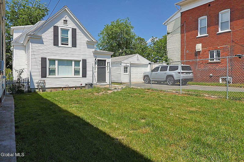 3rd image of 81 Adams Avenue