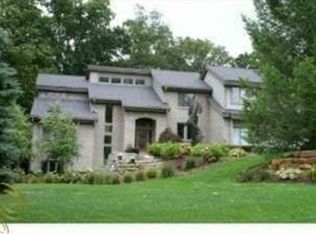5980 Turnberry Dr, Commerce Township, MI