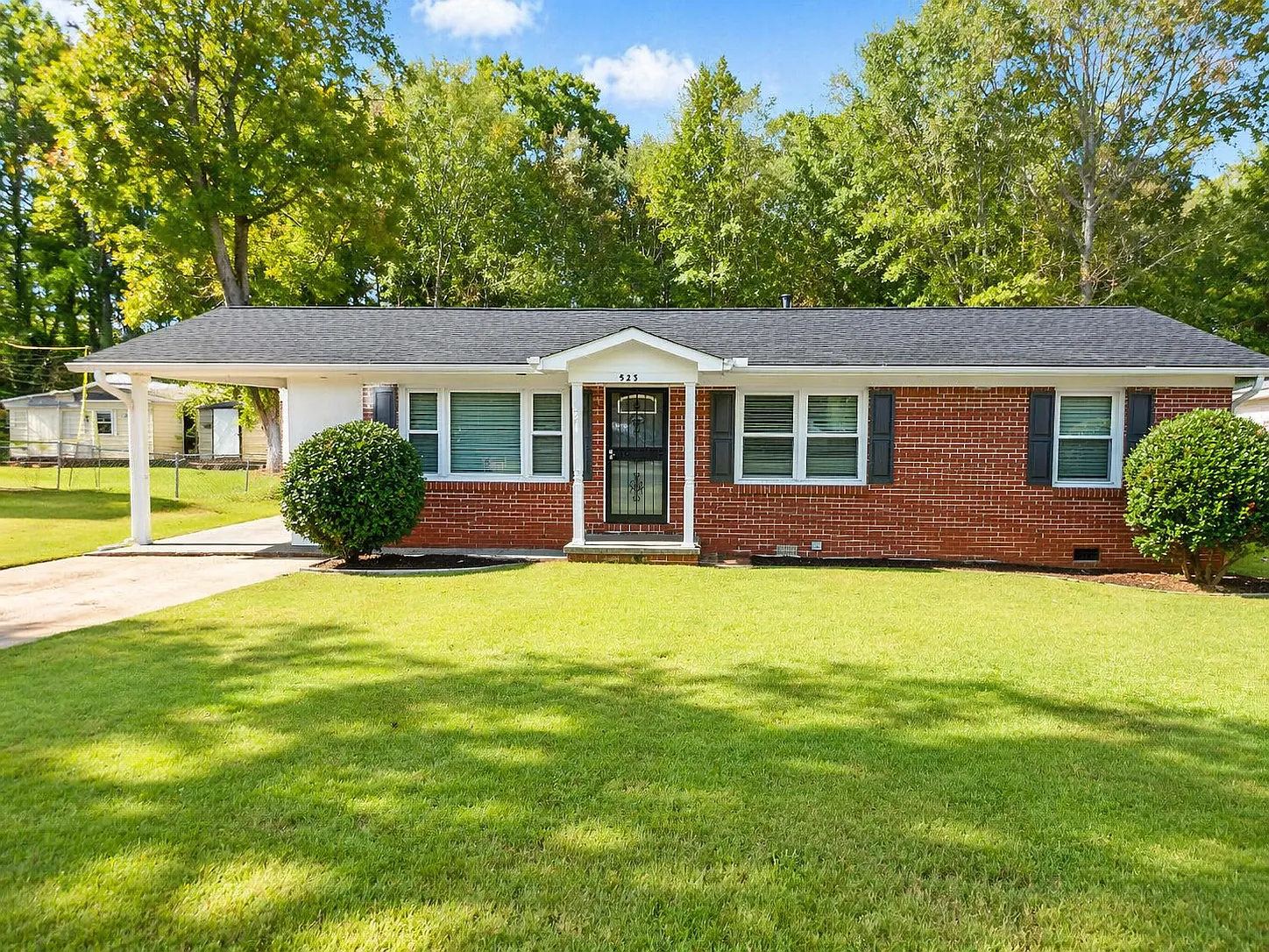 3 bed, 1008 sqft, $1,825 — Photo 1
