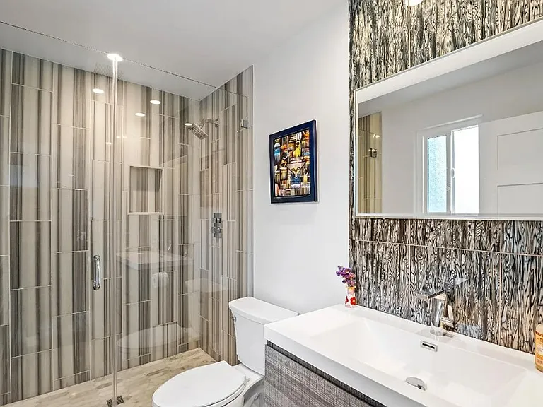 820 Foothill Ln — Photo 22