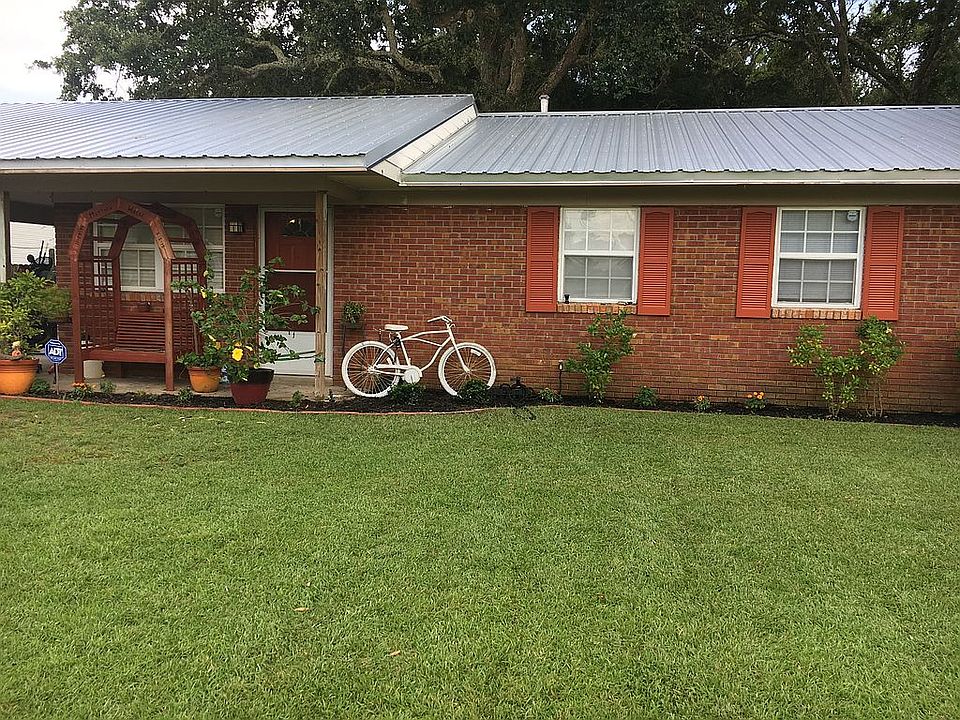 1st image of 409 Meadowwood Cir