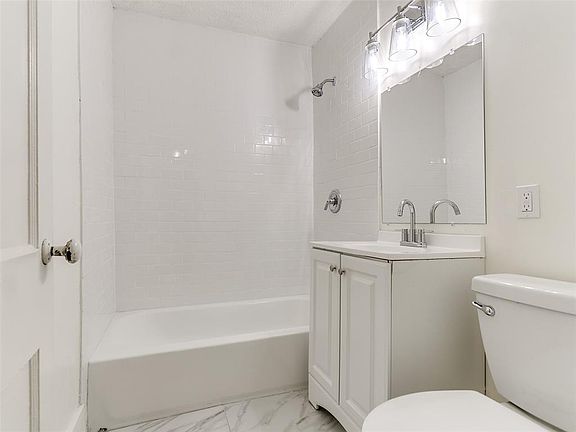 5th image of 2216 NE 19th St