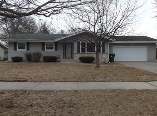 945 Meadow Ln, Fond Du Lac, WI 54935