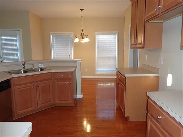 4 bed, 2.5 bath, 2053 sqft, $2,595 — Photo 3