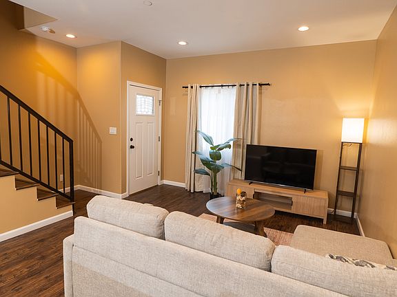 Living room & Kitchen