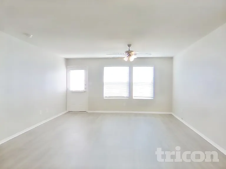 421 Moonvine Way — Photo 2