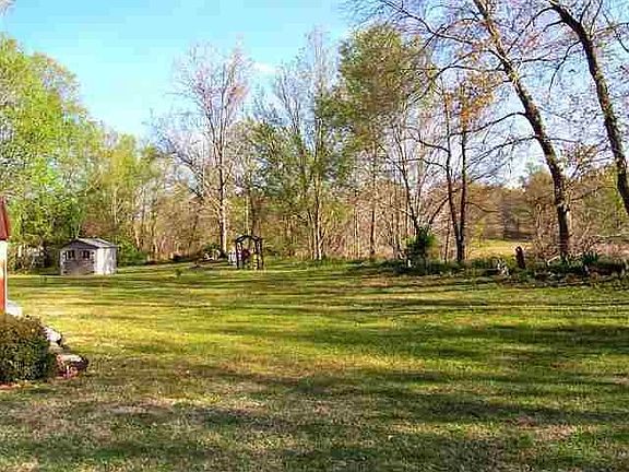 3rd image of 221 Buttonwood Dr