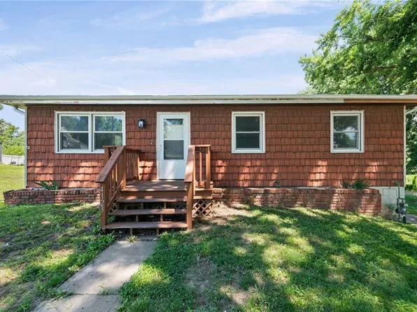4123 Preston Dr, Saint Joseph, MO 64503